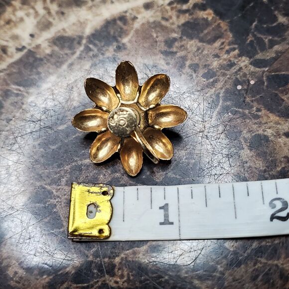 Vintage Coro Gold Tone Flower Screwback Earrings - Picture 6 of 11